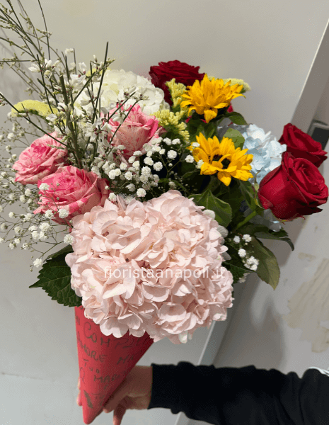 Cono con mix di fiori