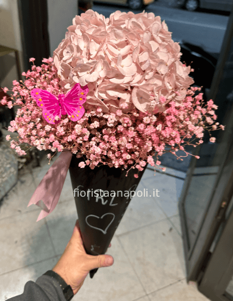 Cono con ortensia rose 